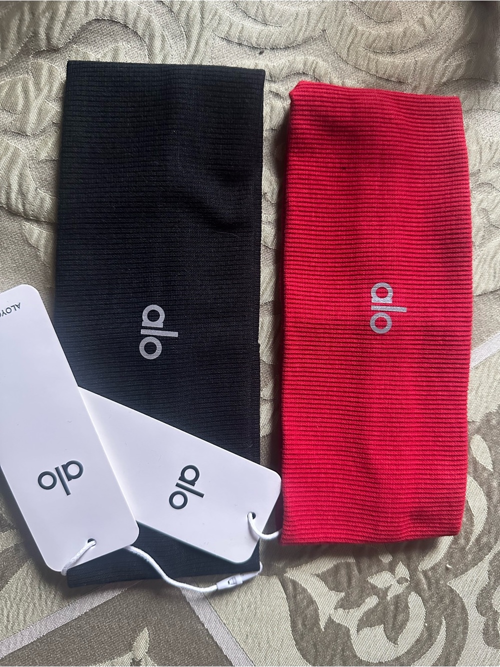 ALO Yoga Ribbed Wide Headbands in Black and Red (Set of 2)